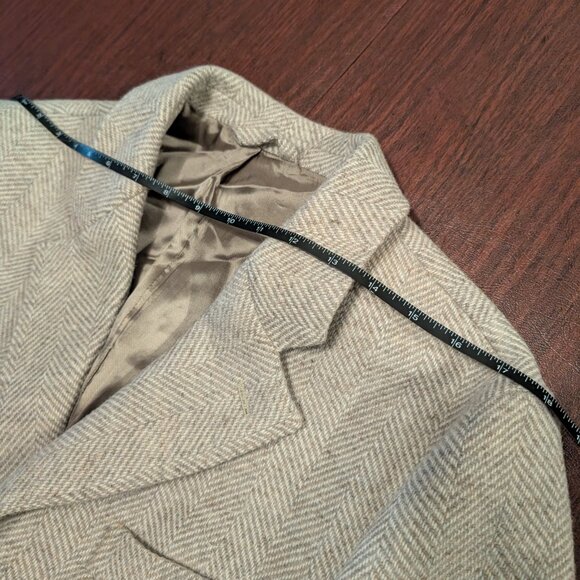 Elegant John Henric Oatmeal Herringbone Overcoat – Size Medium– Wool - Picture 10 of 11